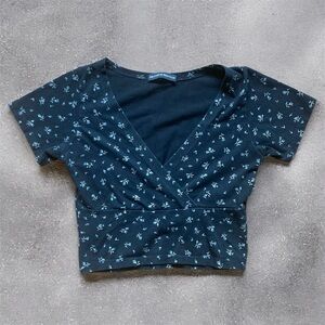 Brandy Melville Navy Floral Amara Short Sleeve Crop Top